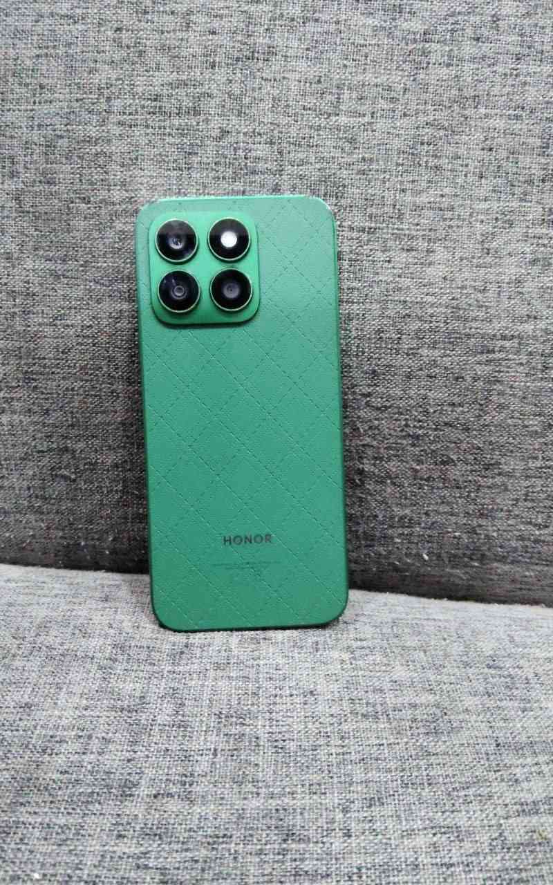 🔥 موبايل HONOR X8b — تصميم فخم وأداء قوي 🔥
✅ شاشة AMOLED حجم 6.7 إنج بدقة FHD+
✅ سلاسة 90Hz تعطيك حركة ناعمة بالألعاب والتصفح 60 فريم ببجي
✅ معالج Snapdragon 680 اقتصادي وقوي بالاستخدام اليومي
✅ رام 8GB ويا خاصية توسيع الرام (RAM Turbo)
✅ ذاكرة خزن 256GB تكفي كل صورك وبرامجك
✅ كاميرا خلفية رئيسية 108MP تصوير عالي الدقة والتفاصيل
✅ كاميرا أمامية 50MP مناسبة للسلفي والبث المباشر
✅ بطارية 4500mAh تعيش وياك يوم كامل استخدام
✅ شحن سريع 35W
✅ نظام MagicOS مبني على أندرويد — سريع وسلس
✅ وزن خفيف وتصميم نحيف جداً ومريح باليد
✅ بصمة سريعة + فتح قفل بالوجه
بي بس فطر بل لزكه وممفتوح ولامبدل بي شي
 السعر 200 الف وبي مجال للطيبين او مراوس شعندك نزل  اي استفسار خاص


**إذا كنت صاحب هذا الإعلان وتريد حذفه لأي سبب، رجاءا أرسل رسالة إلى الدعم الفني**