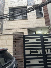 بيت للبيع في الكاظمية مقابيل حسينيه النواب بفرع مطعم صباح بيجه  ثاني ب...