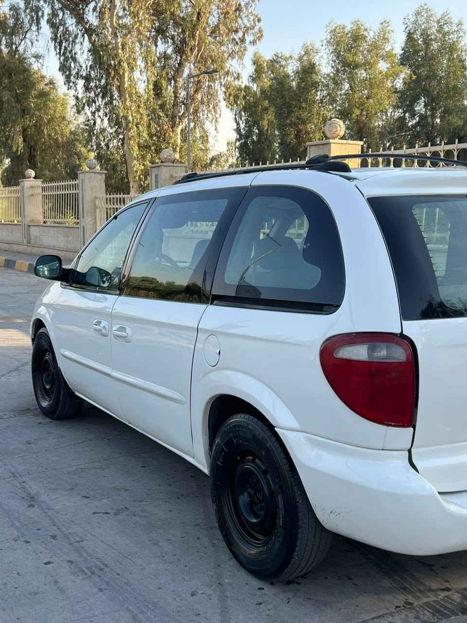 دوج كرفان 2004فول مواصفات 
تبريدشغال تدفئة شغالة 
شاشة كامرة 
صبغ حزام جمالية 
رقم بغداد جديد دولي 
كشنات سياحي 
للاتصال ***********
سعرها 75 موصل, نينوى
