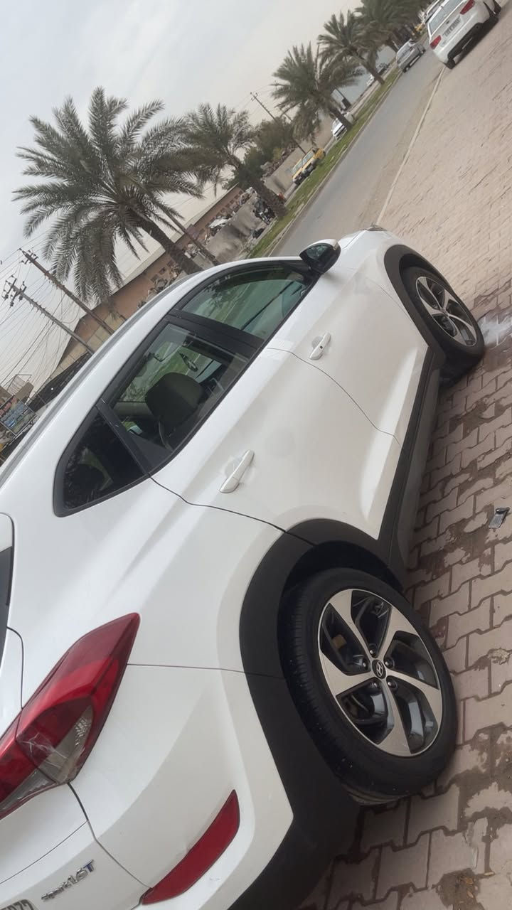 سلام عليكم سياره توكسان مديل 16سياره جديده حادثه جاملغ وبنيد امريكي ولسونر ب منشور لا لغدد ولا بيه دواخد بس الشاصي واحد منهن بيه هيج عل كد اصبعين يعني شي كلش بصيط الله شاهد سياره مبيه نقص وحلوه فول مواصفات عده الفتحه بصمه وبصمت بيبان صندوك كهرباء تحكمات يعني هيه فول عده الفتحه  مكاني حي اور  السعر 138 نهايته 
***********
