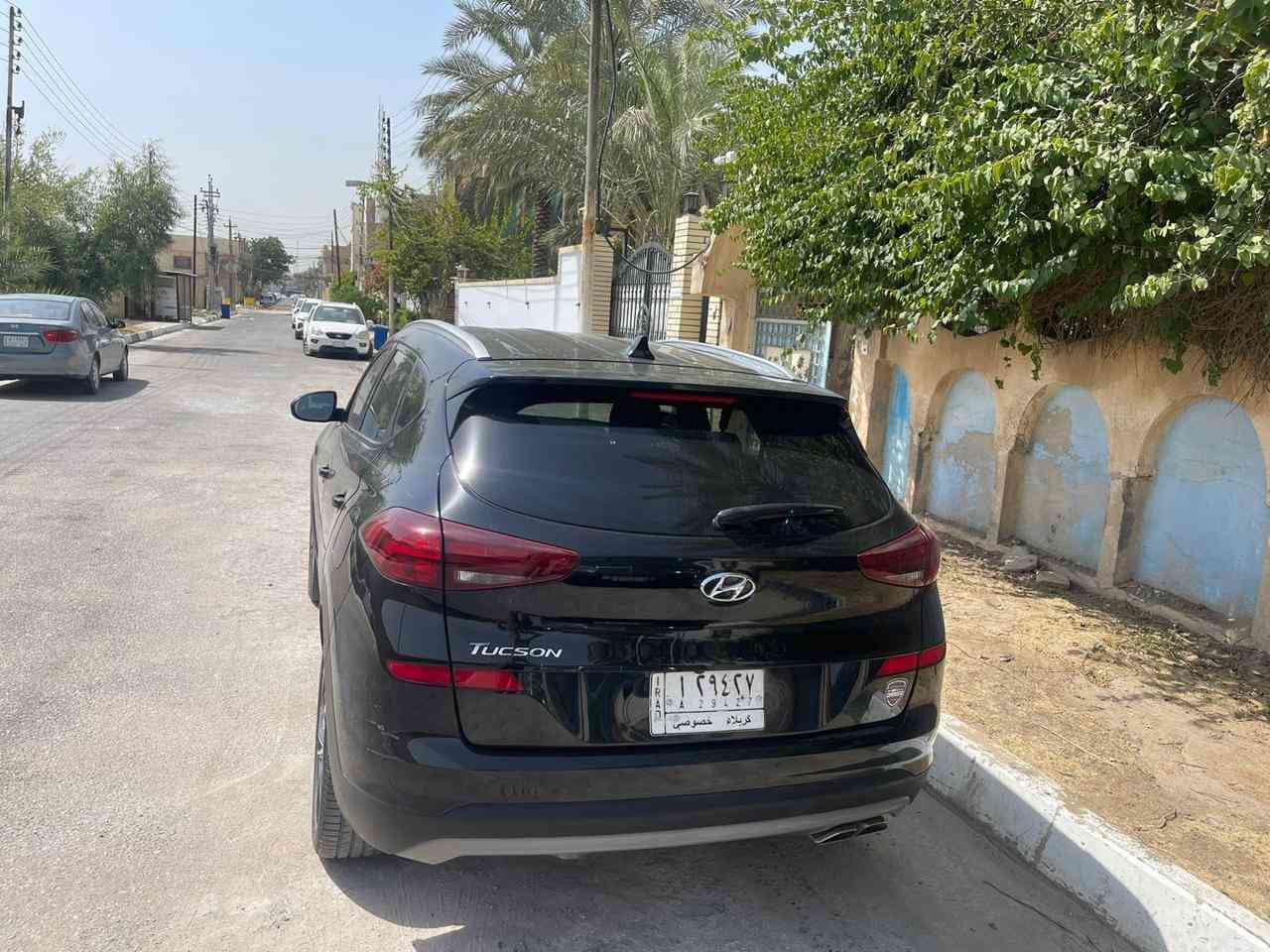 توسان ٢٠١٩ فول موصفات عدا الفتحة
وارد امريكي : جاملغ + بنيد صبغ والحادث موضح بالصور  (بيهن جراد بسيط) 
لوحات : كربلاء 
الموصفات :
بصمة // دخول ذكي // كشنات كهرباء //  مري شفط // صندوق ذكي // حساسات // سايد بريك بصمة // اوتو هولد // كروس كونترول تكيفي // رادار // تنبيه الخروج من المسار // نقاط عمياء // شاشة // كامرا // قطعتين تبريد 
وبعد بيها هواي موصفات 
السعر : ١٥٨ وبيها مجال 
للاستفسار :  *********** 
* السيارة جدا معتنين بيها وكله بانزين محسن ودهن ارقى نوع ومسويلها منظومة زينون ب٤٠٠ دولار يعني السيارة مال جناية
