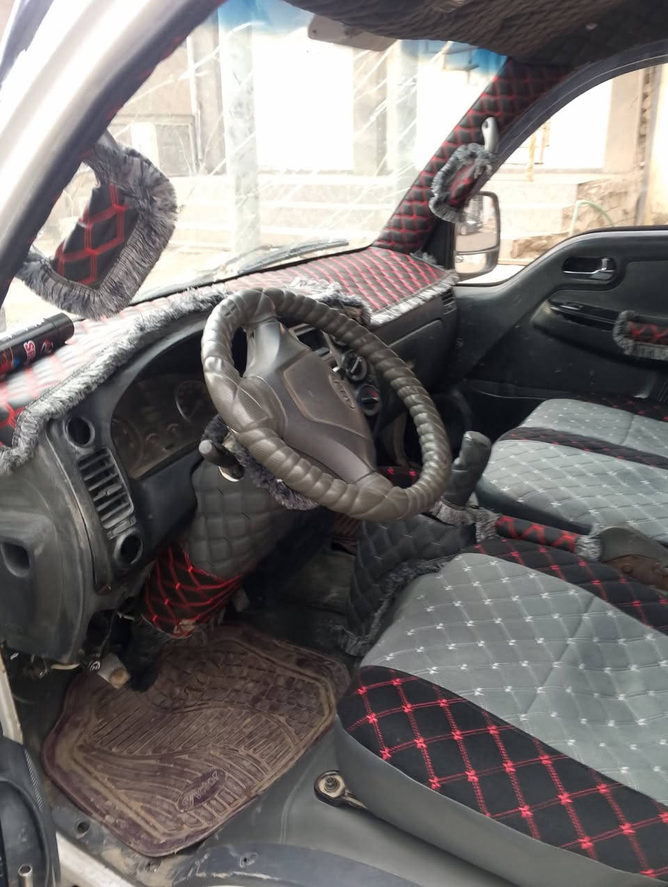 السلام عليكم كية للبيع مامسجل موديل 12محرك گير اكسن شرط سيارة ماناقصهة اي شي السعر 40وبيها مجال الاستفسار على هاذة الرقم ***********
