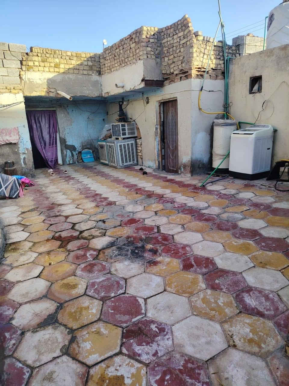 دار للبیع رقم للبیع سید جبار قرب حسينية الشیخ حازم مساحه 180 الاستفسار ***********
