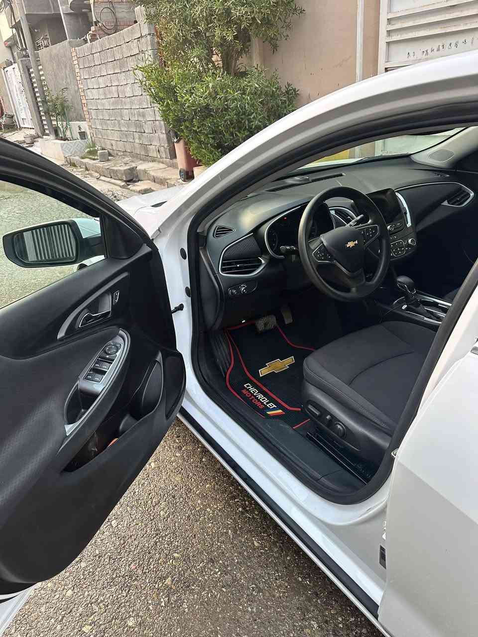 السلام عليكم
للبيع فقط !!!!!!
شوفرليت ماليبو
رقم ديالى باسمي
موديل : 2023
سعر : 120 $ ورقة
وارد : امريكي
اللوان : ابيض

المواصفات LT
عداد المشي 45 الف 
كاميرا
ابواب بصمة

هاند بريك بصمة
اوتو هولد
اوتو ستارت
رادار امامي و تحديد مسار
الضرر موضح بالصور
مكان السيارة ديالى بعقوبة
هاتف ***********
