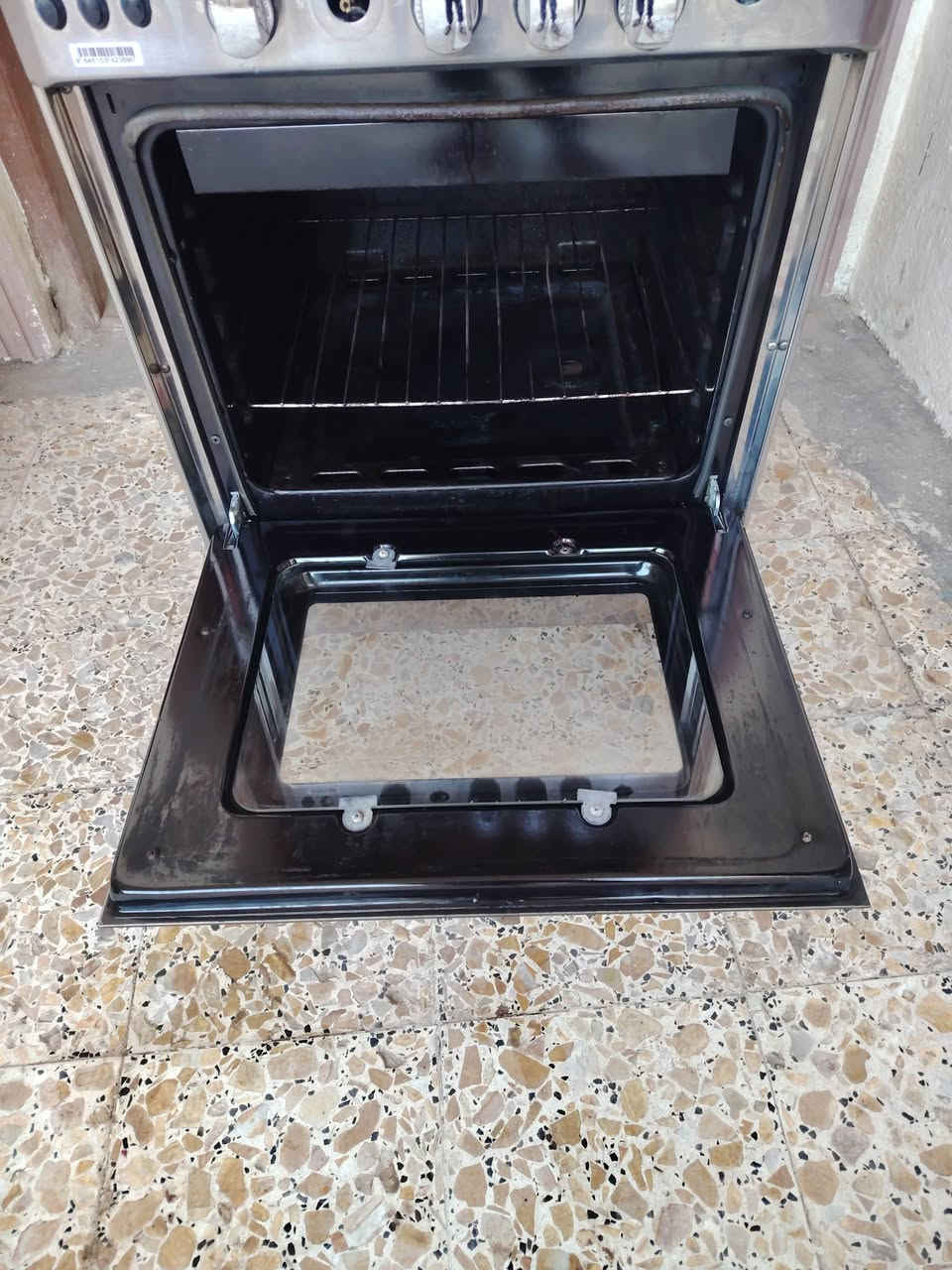 طباخ مصري ٤عيون نضيف كلش السعر ٧٥ وبي مجال ***********
