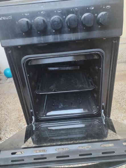 طباخ تركي نوال نظافة 80٪السعر 90الف للتواصل ***********
