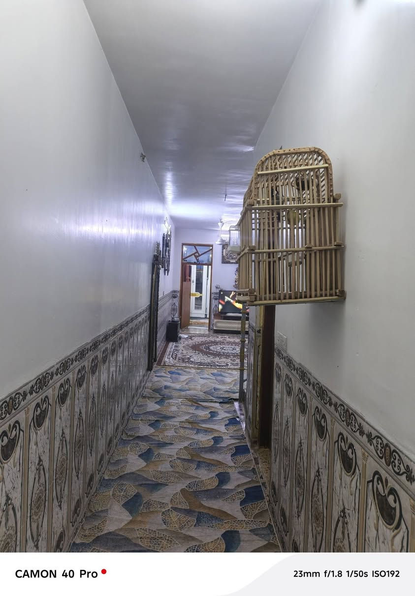 بيت مساحه ١٢٥م طابق ونص بي غرفه فوك وحمام *********** الورديه حي الرسول
