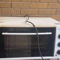 فرن كهربائي للبيع يشتغل بس الفوك  20 الف  وبي مجال  07864560225