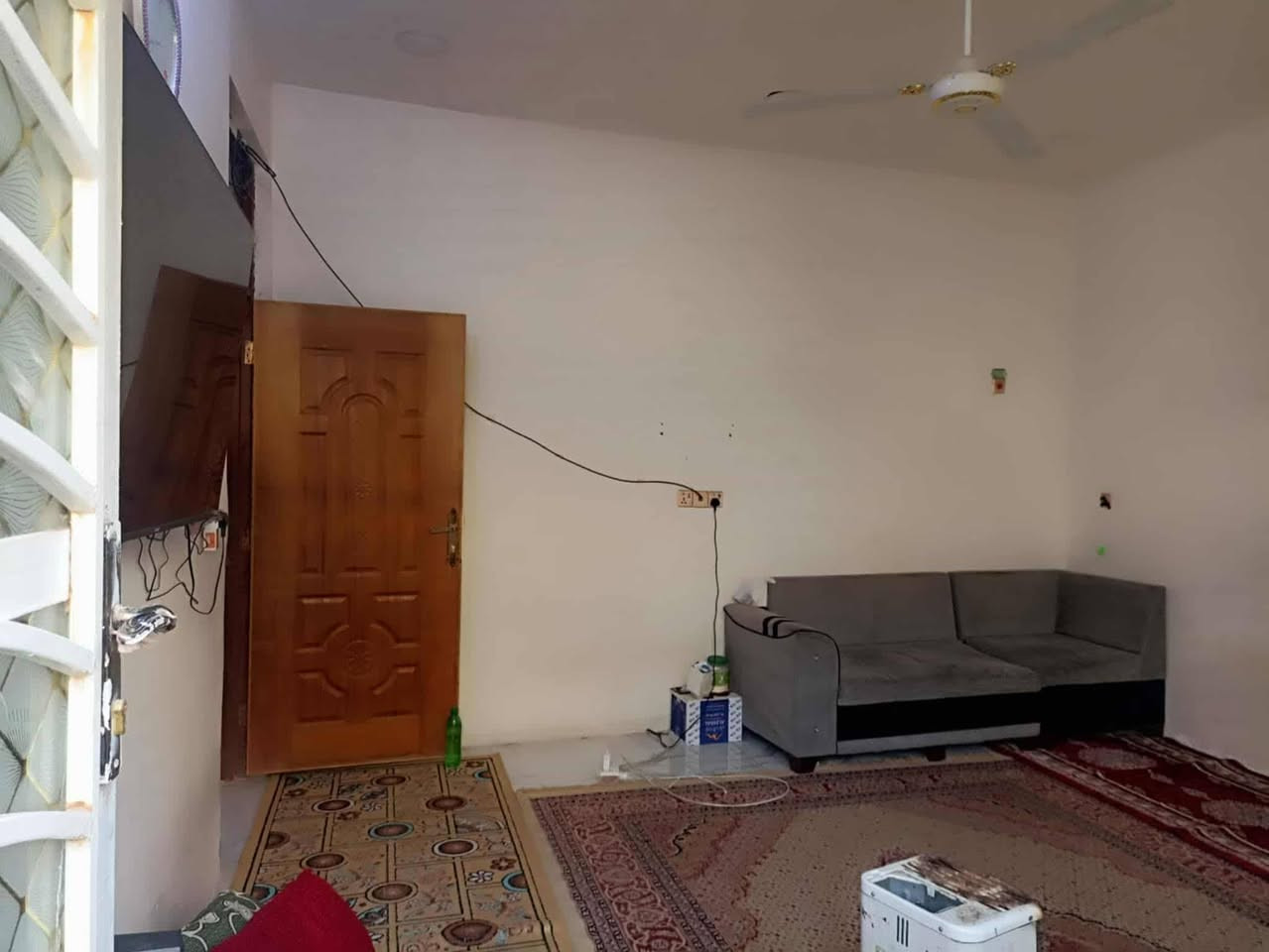 السلام عليكم دار للبيع السريدات الجديده الشارع المقابيل اسواق الشام المربع الثالث 
المساحه 120 متر طابق واحد سند 25
للاستفسار ***********
