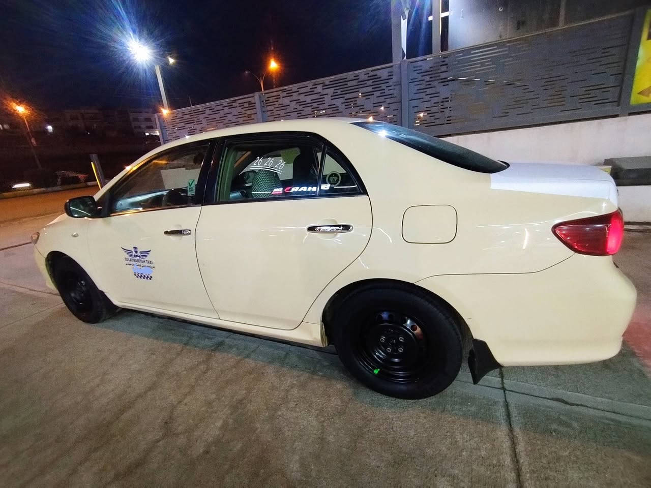 كرؤلا 2009بيلاد ته كسي مه كينه كه وره كيرعادى بى بؤياخ سه نه و.ى تازه يه تا نزيك 2030 كيرومه كينه ى به شه رت جوارتايه و ويلى لؤكى له ژيره بيشودواى جوانه كه بسه سه ياره كه مالى دؤسته سعرى 125كه لا
***********
***********
.
