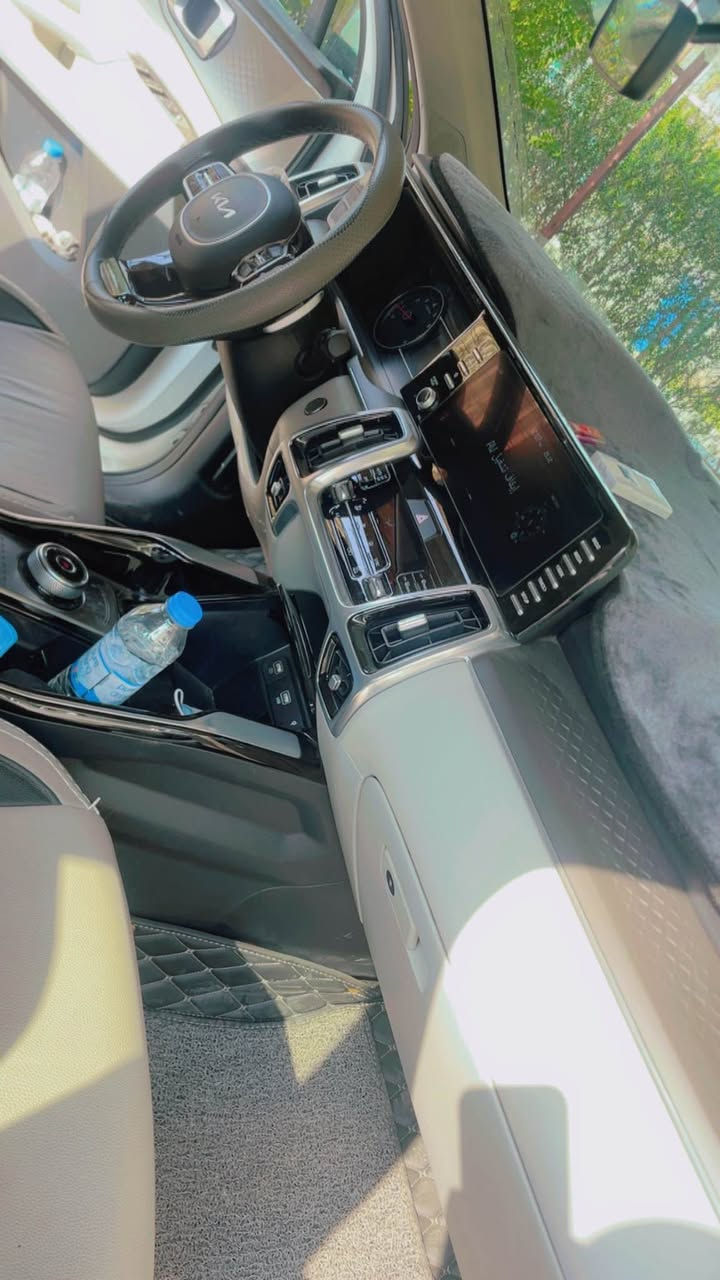 سورنتو 23 فول مواصفات 6 سلندر ماشية 5000 فقط مكفولة من كلشي بعدة بريحة الشركة السعر 319 وبية مجال للاستفسار *********** بغداد, العراق
