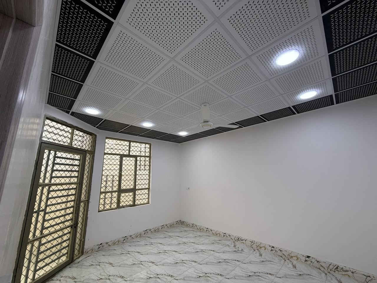 د
دار للبيع بسعر مناسب حي التصنيع 100 متر 8وربع في 12 
ثلاث غرف نوم وغرفه خطار وصحيات 
***********
