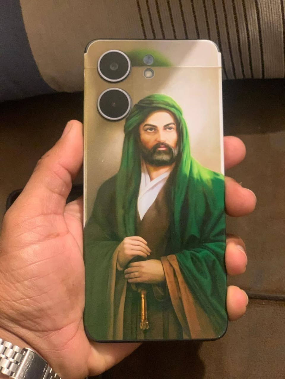 السلام عليكم جهاز اوبو a5xجديد كارتونه موجودة هم صار شهرين من اخذته سعر 175وبي مجال مكاني بغداد تقاطع درويش حي تراث  الاتصال ع رقم ***********
