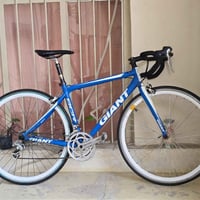 دراجة سباق ماركة جينت  بالة صنع تايوان  فريم المنيوم s سستم شيمانو 8×2...