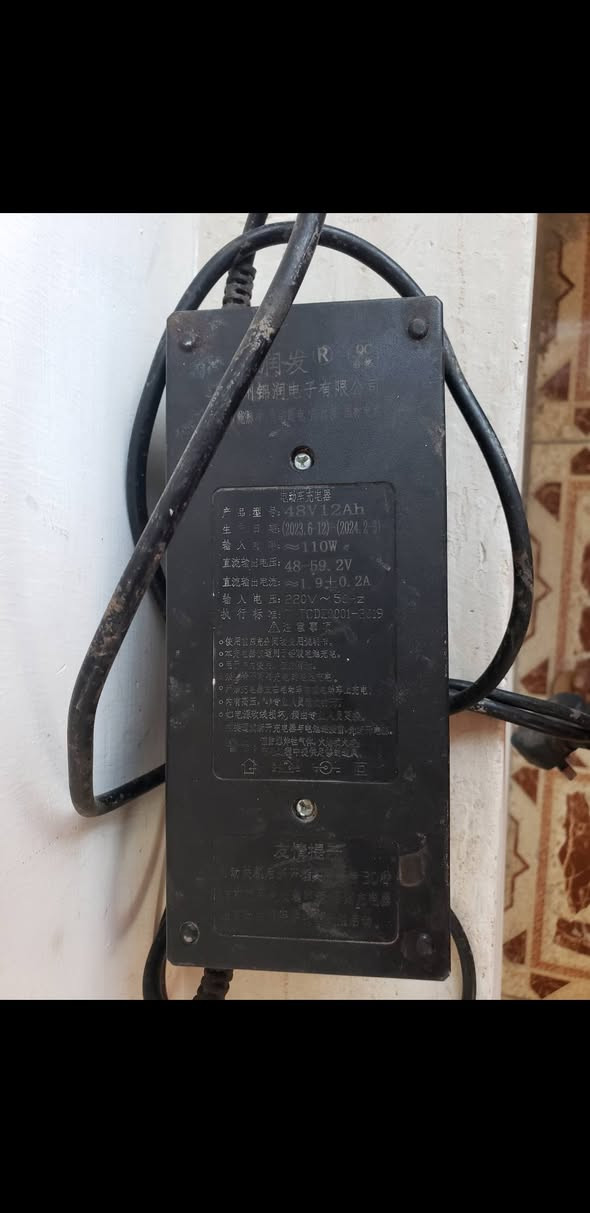 شاحنات ام خمس بطاريات وام اربع بطاريات مع خوذه كلهن بعشرين هاتف ***********
