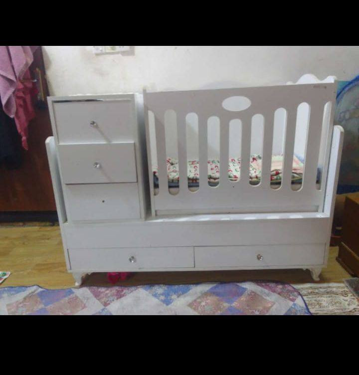 سلام عليكم عندي غراض لبيع كلشي وبسعره خادم اني 
1/كاونتر 4قطع سنك مرمر متر ونص ومعلق متر ونص وقطعتين مترين معلق وارضي 
2/وكاونتر قطعتين 
3/كاروك خشب 
4/كاروك تركي كامل اي ضرر ما بي وكلش نضيف 
5/طباخ شغال كلشي ما بي 
6 اوتي بخار ستان نضيف وشغال
رقم وتساب ***********
