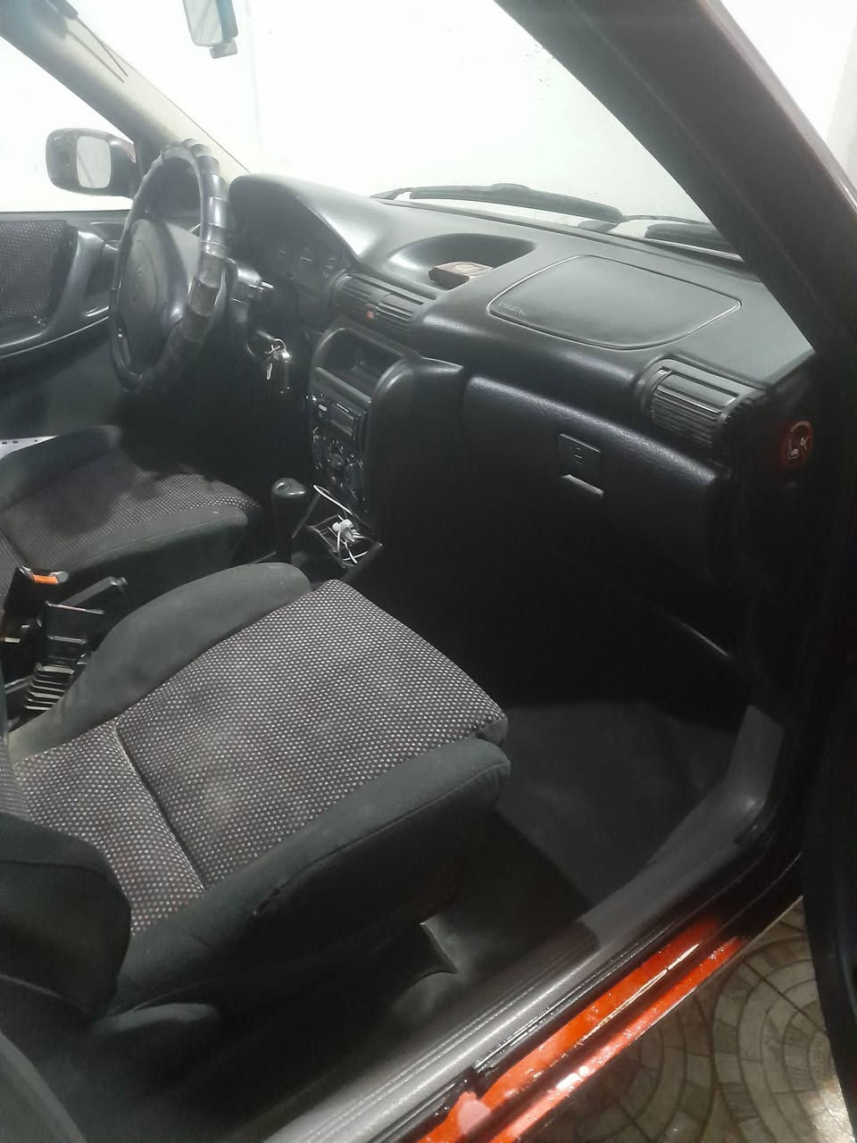 السلام عليكم اوبل استره نضيفه حلوه السياره بلادي تبريد موديل 1994 داخل حلو لون احمر لا ضربه لا كصه السياره جاهزه كهربائية كله شغاله محرك 2000 اوتوماتيك ابطاين جدد دشبوب جديد محرك وكير ابلادي تايرات جدد السياره انشالله ربع ما اذب عليه السياره مصبوغه جراد فقط لجماليه  مكان السياره بغداد ابو غريب حي الشهداء قرب محطه جوهره العدنان ***********
