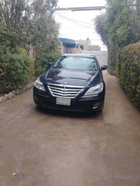 للبيع او  مراوس  جنسيز جي 80 موديل 2010 بيهه جاملغ خلفي مع اربع اصابع ...