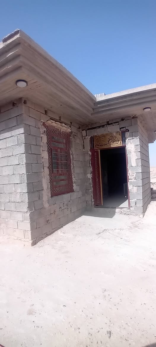 للبيع بيت يم ساحت صمود كامل من داخل مقدم عل طابو  بس طوب مساحت لارض  600 سعر ،،،،،،،،24 وبيه مجال اي ستفسار تصال عل رقم***********
