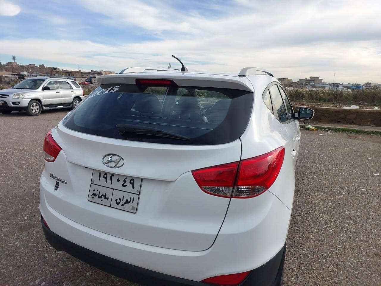 سيارة توكسان موديل 2015 ماشي 104 km مئة واربعه كلم..سنوية سليمانیة  بٲسمي ینتهي بعد شهر .مكفولة المكینة والكیر ومابیها ضرر غیر ..البونید صبغ اكثر من ربع .وتعدیل بارد بدون صبغ لباب الخلفي ورا السائق....السعر 165  للاستفسار الاتصال برقمي ***********
***********
السيارة بكركوك
گێر مکینە هەمووی بەشەرت
