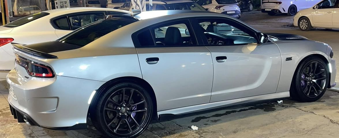 سلام عليكم جارجر srt 6400 2021 رقم اربيل الجديد بأسمي ماشيه 40km 
ضرر جاملغ وربع بنيد شواصي لغود كفاله
 مكينه كير كفاله
عليها اضافات هواي 
بدون نقص كامله للاخير بغداد المنصور $227 ومجالها بسيط
***********
