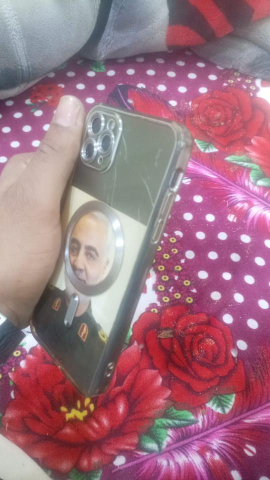 سلام عليكم ايفون ١١برو ماكس للبيع سعر ٢٥٠
بطاريه ٨٦  
ذاكره ٢٥٦ 
شاشه مبدله وضهر مكسور موضح بصوره 
تواصل ***********
