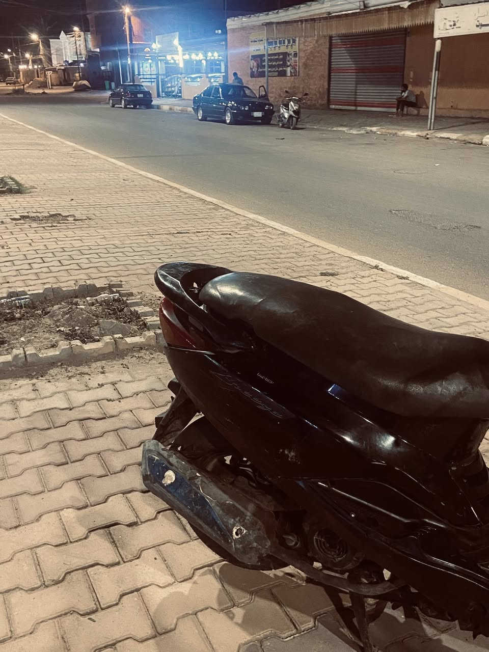 سلام عليكم دراجه بريز للبيع نضافه فول كفرات جدد كلشي جديد كهربائياته كله شغاله محرك اخرس لسعر ٣٥٠ الاستفسار واتساب ***********
