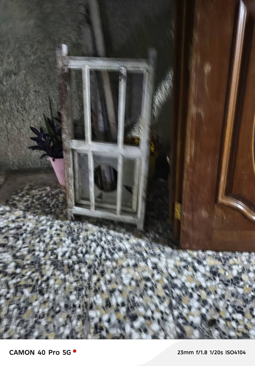 يوجد ابواب وشبابيك ٥شبابيك ٣ابواب حديد مع الجام وابواب خشب وباب pvcوهوائي حمام للبيع في منطقة الاصلاح مقابل بوب الشام للتواصل الاتصال ‏‪***********‬‏ يوجد واتس اب
