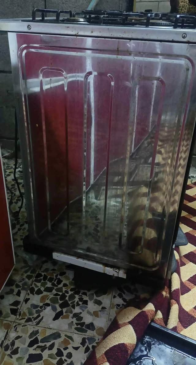 طباخ لبيع السعر ٢٥٠ الموقع حي الركان والرقم ***********
