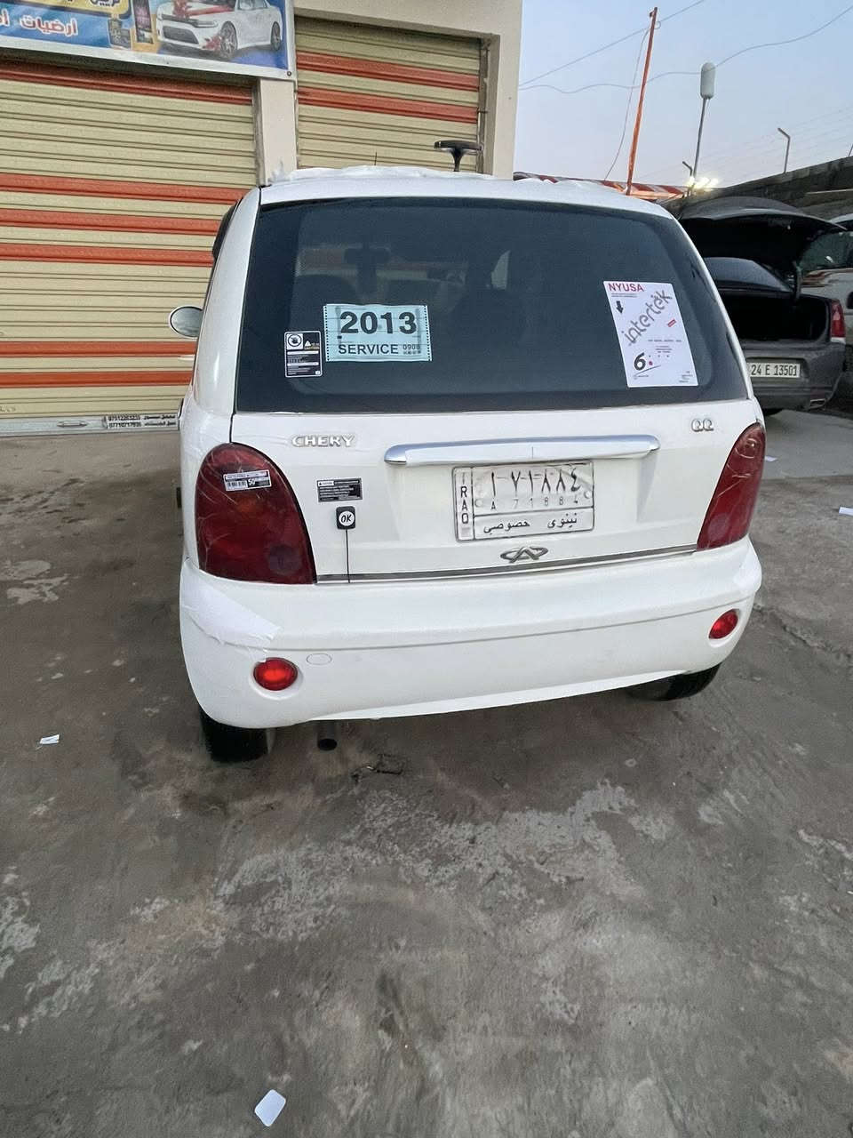 السلام وعليكم شيري كيوكيو 2013 السياره جديده 
محرك وكير شرط طخم تايه جديد باتري جديد
تبريد وتدفئه شغالين شرط 
طخمها كلو جديد مامتعوبه السياره 
كابون بانزين بيها شرط التحويل من الشرعي 
التواصل 
***********
