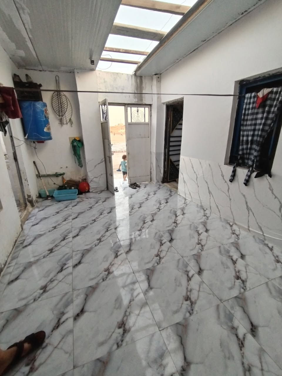 بيت البيع وقف سني قير مسجل المساحه  100 متر يحتوي البيت على قرف عدد  2 وستقبال وصاله ومطبخ وصحيات العنوان ابوالخصيب طريق الوصطي قرب المدرسه الصفره السعر  20 وبي مجال الستفسار انتصل على الرقم  *********** بي واتساب
