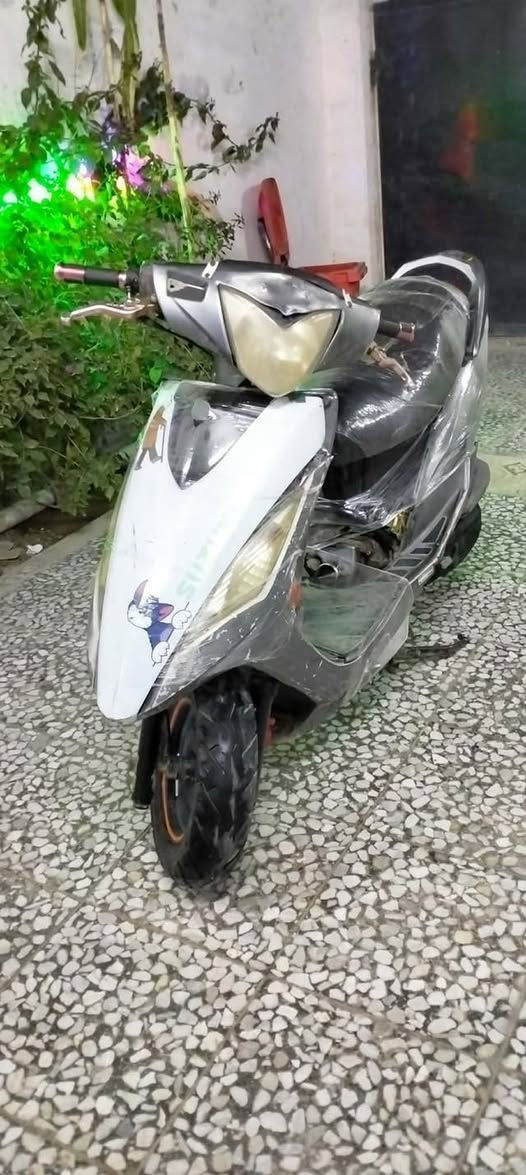 دراجة للبيع مكينه تخبل بس نقصها كفرات كلشي بيها حلو قفلها ٣٥٠ استفسار *********** دراجة كوري
