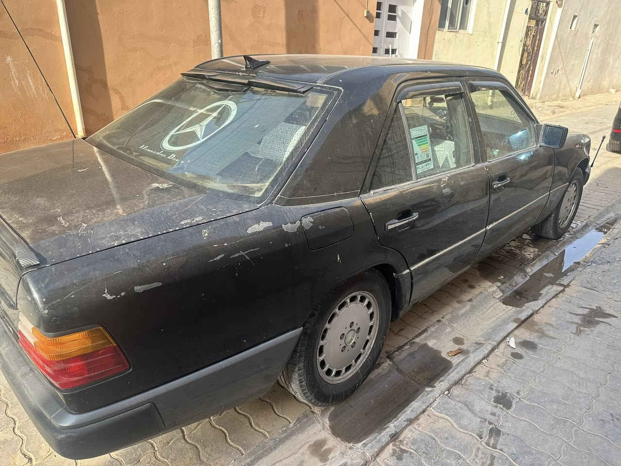 مارسيدس 1989 
رقم إنكليزي بغداد 
مكينتها بلاديه 
مصبوغه حزام 
السعر 45 بيها مجال قابل للمراوس حسب القناعه 
عنواني الكوفه 
0782 795 9591
