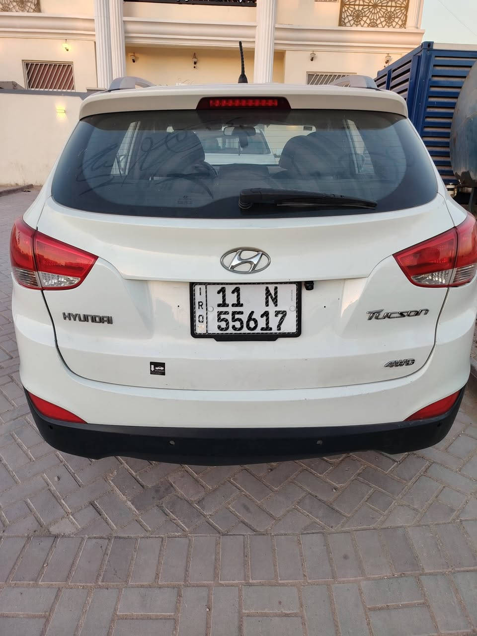 السلام عليكم
توسان ٢٠١١ خليجي محرك ٢٤٠٠ دوش فور ويل محرك وكيل ممتاز 
الحدادية والتايرات جديدة بيها صبغ موضح بالسونار 
نقصها فريز التبريد مزروف 
السعر ١١٨ 
مكانها الاعظمية 
رقم الهاتف ***********
