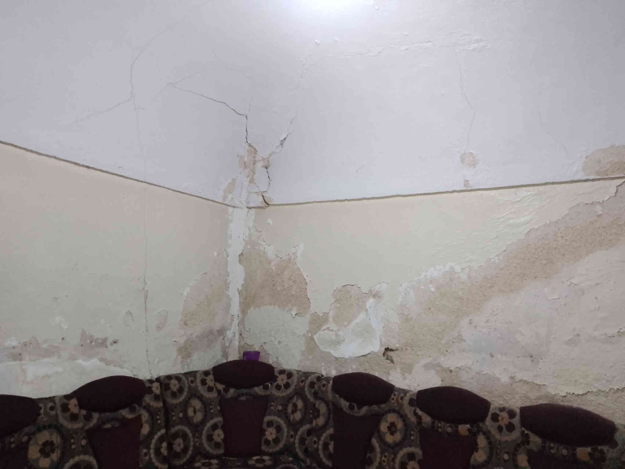 السلام عليكم 
بيت ورثة قديم للبيع
مساحة 63 متر 
موقعو كلش زين وقريب عالشارع العام 

جانب الايمن /  فاروق القديم قريب على جامع عمر الاسود والبان الشيخ 

للأستفسار الاتصال على هذا الرقم ‏‪***********‬‏
