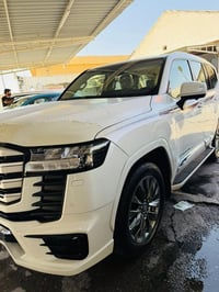 لاندكروزر ٢٠٢٤ • ماشي ٢٩٠٠٠ • كفالة سنة