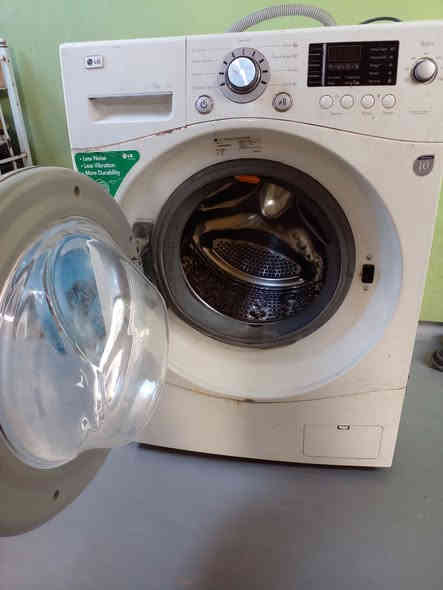 تخم ٨ مقاعد نظيف مع غساله اوتماتيك نوع LG وزن ١٠ كيلو السعر ٢٥٠ الف الاتصال على الرقم ***********
