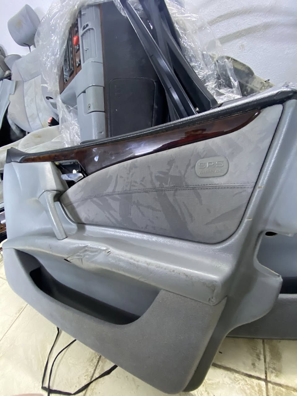 غرفه مال ام عيون
كامل بس بدون كاعيه بدون كشن امامى 
سعر ٣ ورقه نص قفل بشرط اوروبى 
مكان اربيل 
***********
