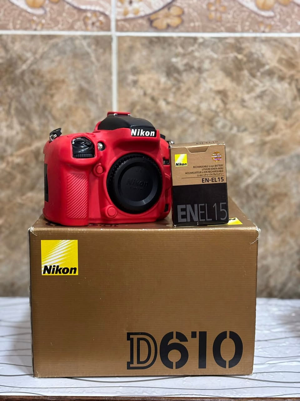 السلام عليكم
متوفرة كاميرا Nikon D610 (فول فريم) للبيع، الكاميرا غنية عن التعريف، بـدي نظيف جداً وخالي من أي شخط أو خدش،

المواصفات والحالة:

• النظافة: البدي نظيف جداً (كشر) وما بيه أي شخوط. 

• الملحقات: شاحنة أصلية +بطاريات ثنين  جلاتين للكاميرا (كفر)
شتر الكاميرا فوك ال100

عدسة 70-200 نظافه فول غراض كامله ما بيه ولا شي نقص 
للتواصل والاستفسار  على الخاص


**إذا كنت صاحب هذا الإعلان وتريد حذفه لأي سبب، رجاءا أرسل رسالة إلى الدعم الفني**