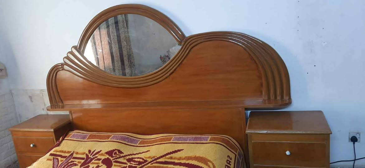 غرفة نوم خشب عراقي ٥ ابواب مع ميز تواليت مع كوميدي اضافي مع زاوية السعر قابل للتفاوض 
للاستفسار اكثر *********** واتساب بغداد, العراق
