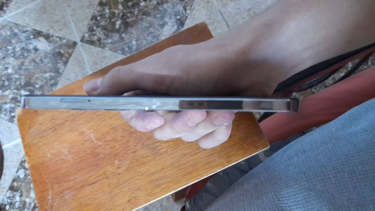 سلام عليكم Tecno Camon 20 Pro للبيع الجهاز كلش نضيف بس الضهر مالته مفطور مساحته 256 ، 60 فريم ببجي سلس كامرته حلوه (الشاشه مالته زلغه مابيها هاي الي بل صوره لزكه على الشاشه) عيبه الوحيد الضهر مفطور اطي سعرك بل تعاليق وبل عافيه عليك او راسلني *********** واتساب مكاني بغداد
