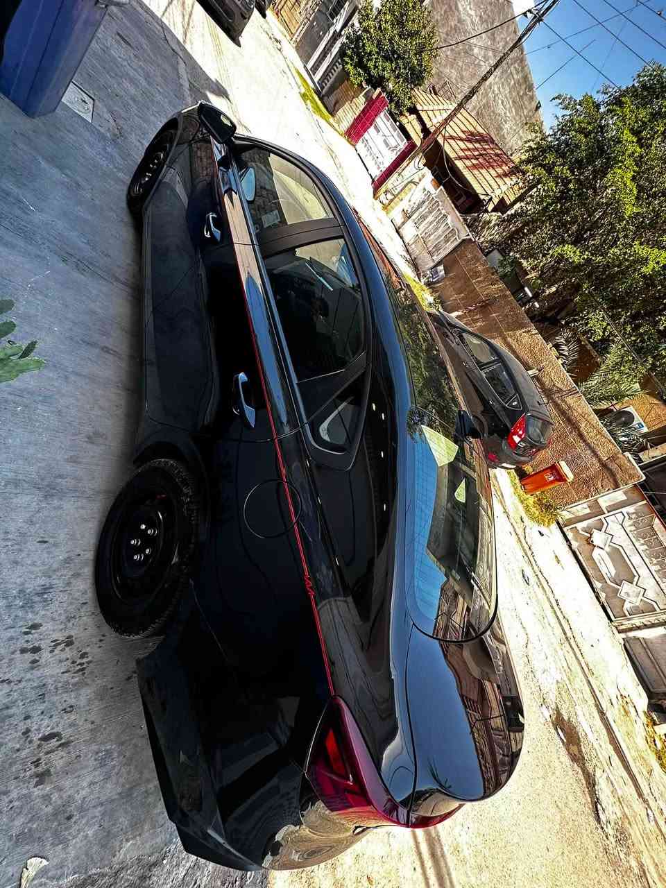 السلام عليكم فورتي 23 للبيع
نص مواصفات حادثه جاملغ خلفي فقط  بدون ايرباك بدون دواخل بچم كبس ولا گلوب سيرفس مشتغل صافيه 
السياره جاهزه ربع مصرف مابيها كير مكينه كفاله صدرها مكفول
ماشيه 50 الف كيلو مو مييل بدون ايرباك السياره جاهزه للاخير تبريد ثلج  
مكانها بغداد الغزاليه سعرها 132 وبيها مجال 
***********

