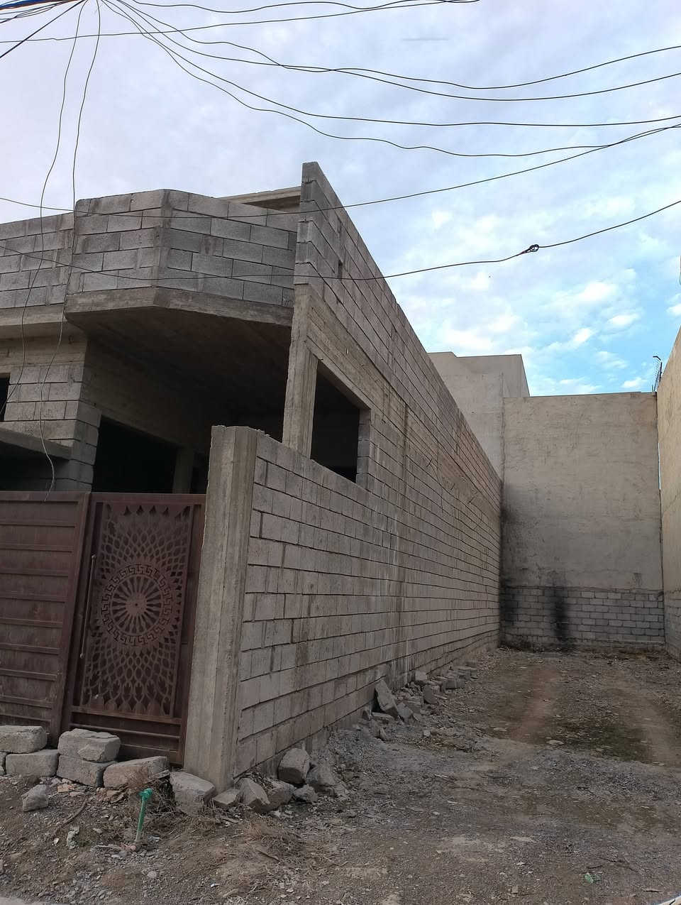 هيكل للبيع او مراوس 100 متر يارمجة الشرقية الاولى رقم القطعة /630 /بسمي سند جديد السعر 60 مليون
رقم الهاتف ***********
