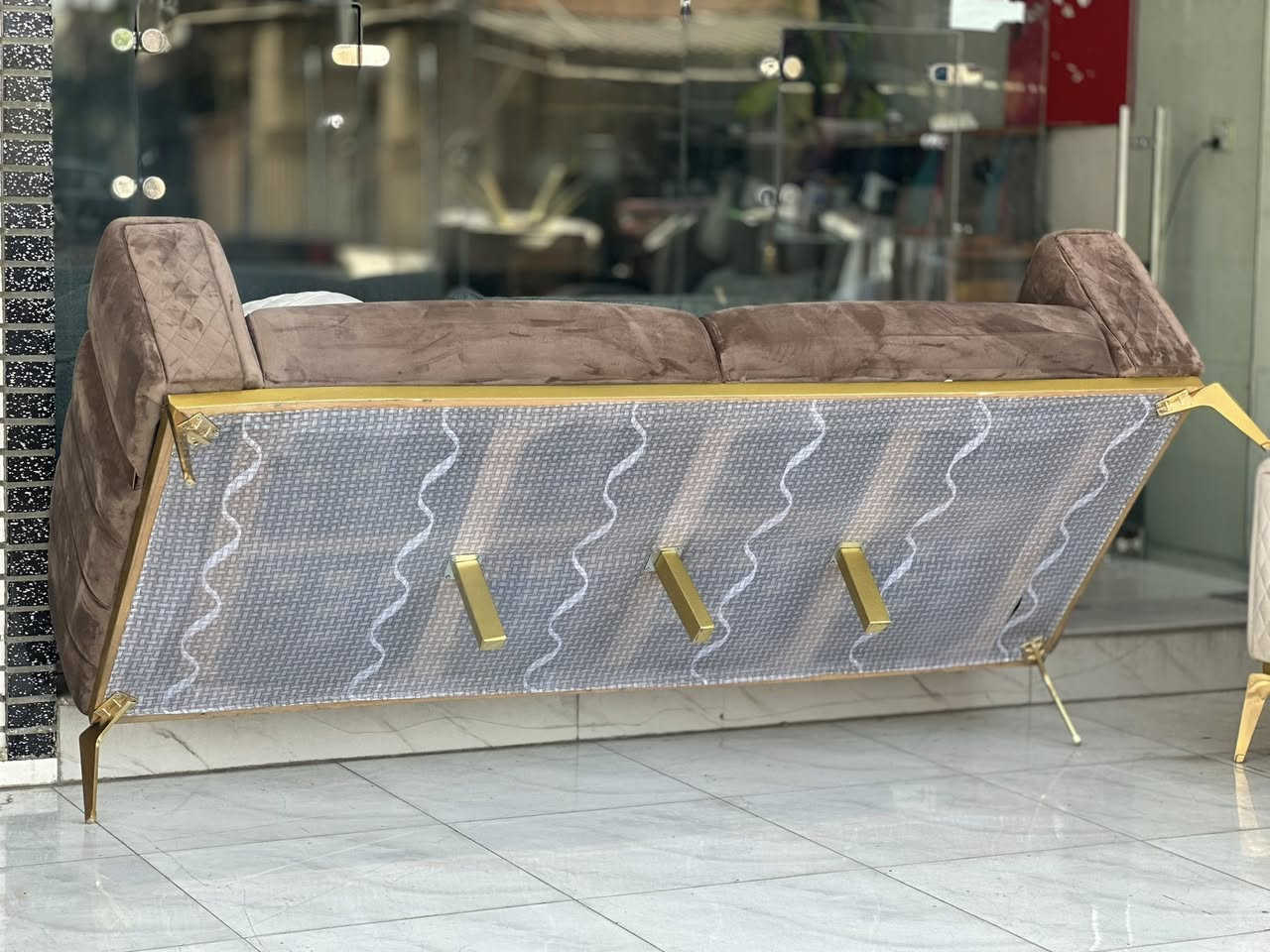 تخم تركي 🇹🇷  فول مودرن  كوالتي جدا عالي متكون من 10  نفرات 3+3+1+1+1+1   نسبه نضافه 100/100 اخو الجديد اي ملاحضه او يضرر مابي  هيكل الداخلي والخارجي بل كامل حديد وخشب زان طبيعي  نضام السرير ضهر قلاب  قماش شامواه وتر بروف بمقعد طبي سوفت أمريكي فول بوليستر  كوشه سحاب سهل التنضيف  يوجد توصيل ل بغداد ولباقي المحافظات  عنوانه أربيل زانكو 99 قرب مطعم كص سنگر  *********** واتساب فقط (علي)
