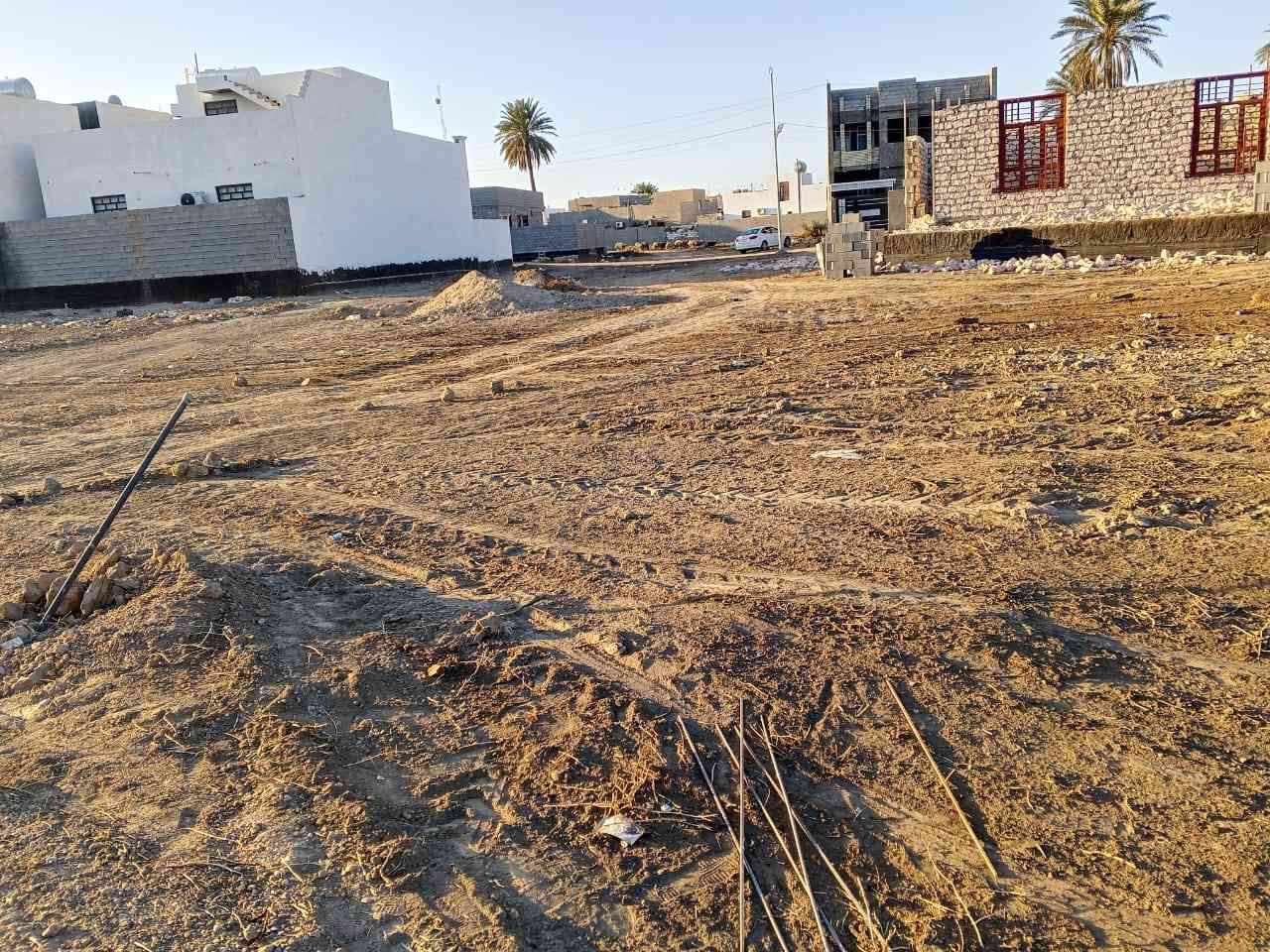 الانبار - الرمادي 
#قطعةارض #للبيع موقع سكني  645 م مربع واجهة 28م ونزال 23م في منطقة السورة تطل على شارعين شارع البوخليفة وشارع 30 مقابل مجمع السلام السكني بالقرب من مدرسة المهند الابتدائيه للبنين وملعب نادي الصوفية ومدرسة ثانوية الوفاء للبنات تبعد عن مركز المدينة 10 دقائق
رقم المقاطعة (725/13) متوفر فيها جميع الخدمات  

*ملاحظة الأرض تصلح أن تكون على شكل قطع

للاستفسار الاتصال على الرقم ***********
