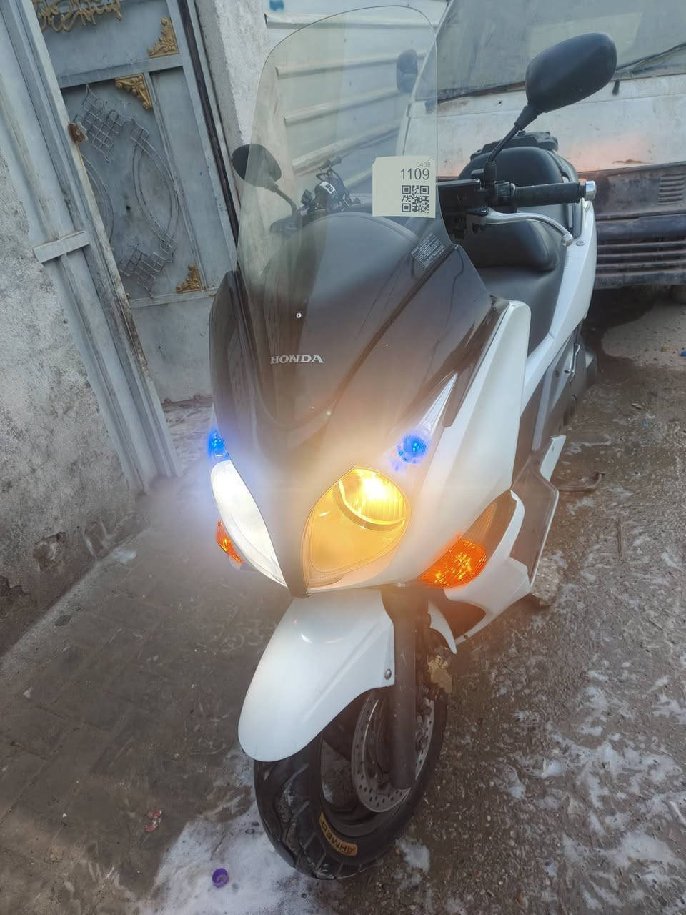 السلام عليكم سلڤر ونج جي تي 600 الدراجه مكفوله بس بيها هذا الكسر بالكفر الجانبي والستان نقصه بس سبرنگه الدراجه خير من الله بس يراد الها ترتيب السعر( 15 )وبيها مجال قليل مستعجل على بيعتها مكاني بغداد مدينه الصدر ***********
