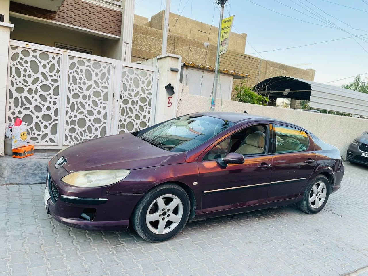 السلام عليكم رمضان كريم على الجميع ان شاء الله 
ياريت الشراي فقط واللي عنده كلمه طيبه يعلق
سياره بيجو فرنسي موديل 2007 حجم 407 رقم بغداد مميز
محرك جديد قبل اسبوع شديته حجم المحرك 2200 
راديتر جديد 
عبوه كامله مال فيت بمب جديده
تبريد شغال قطعتين بس ناقص غاز
كير و كهربائيات خير من الله لا چطل ولا تحوير كلها على البلاد ومابيها اي نقص الحمد لله گبل للشارع و ترايها ناعم  
وخير من الله والله ميعرف قيمتها بس الجنايه سرعه و متانه و رزانه و اقتصاديه بشكل و فيتريه و اغراضها متوفره و اصلي مو يجيني واحد يگلي اغراضها غاليه و ماكو لان كل اغراضها موجوده و گشرها گدام العين مكفوله من كل شي فقط تحتاج صبغ لان جارده
مواصفات السياره 
مري كهرباء شفط 
تبريد قطعتين 
تحكم ستيرن4 جهات
حساسات خلفيه
و حساسات تايرات
تخم ويل كب
مانع تزحلق
برده خلفيه
سويچ ريموت قفل و فتح و صندوق
4جامات كهرباء اوتوماتيك و سيڤتي جام 
حساس ماسحات اوتو تشتغل على المطر مع قوة المطر تقوى 
شاشة اعطال
مسجل سيدي
4 ايرباگات و كلها سليمه
نقص السياره فقط صدر مابيها اي نقص بس الصدر 
مكان السياره بغداد / الغدير او النعيريه
سعر السياره 53 ورقه مع مجال بسيط و اليجيني ان شاء الله ما اقصر وياه هاي كل شي عن السياره و هاي صور و ڤيديوهات و كل شي ذكرته هنا و اسف على الاطاله و اتشرف بالكل 
رقم التليفون *********** / *********** 
الرقمين بيهم واتس اب و الشراي يتصل و يشلع عيوني بغداد, العراق
