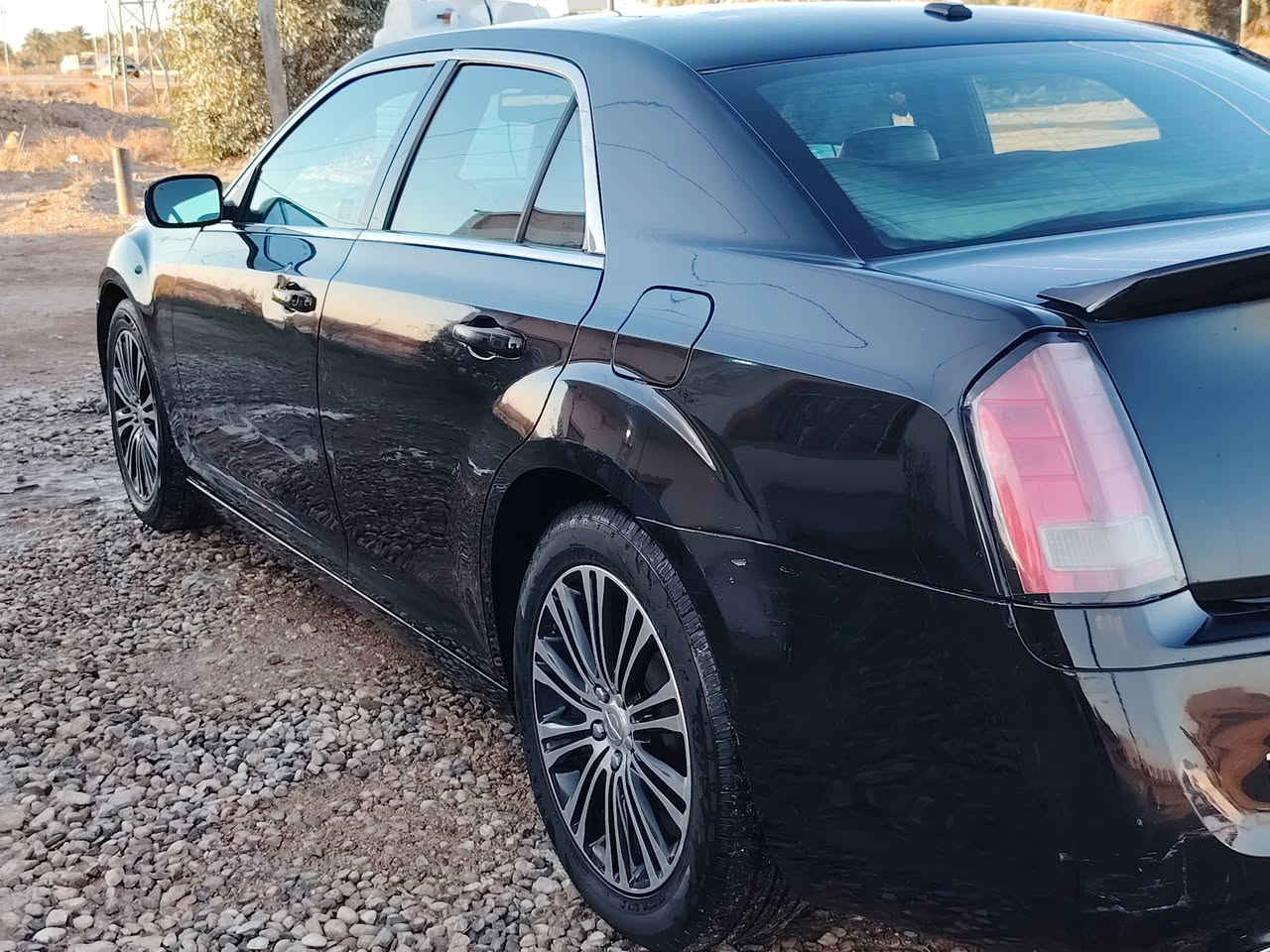 السلام عليكم وباما البيع موصفات s سياره طابه كلين بس بل العراق بيه جاملغ أيسر فقط باقي كفاله عامه موديل ٢٠١٤ سياره فول الخير فور ويل ملغي بسمي السعر ١٧٥ وبيه مجال   رقم بغداد  ***********
