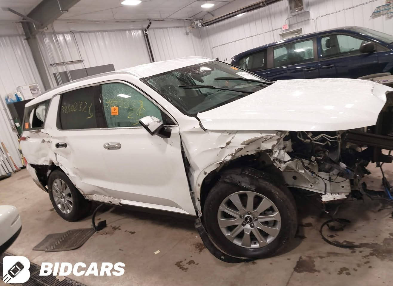 رمضان كريم
هيونداي باليسيد  بيها حادث بسيط في الوقت الحاضر. 
وارد امريكي موديل 2023 
بدون رقم .
بدون تصليح 
مكمرك كامل 
السعر 21000$
***********
العنوان بصرة
