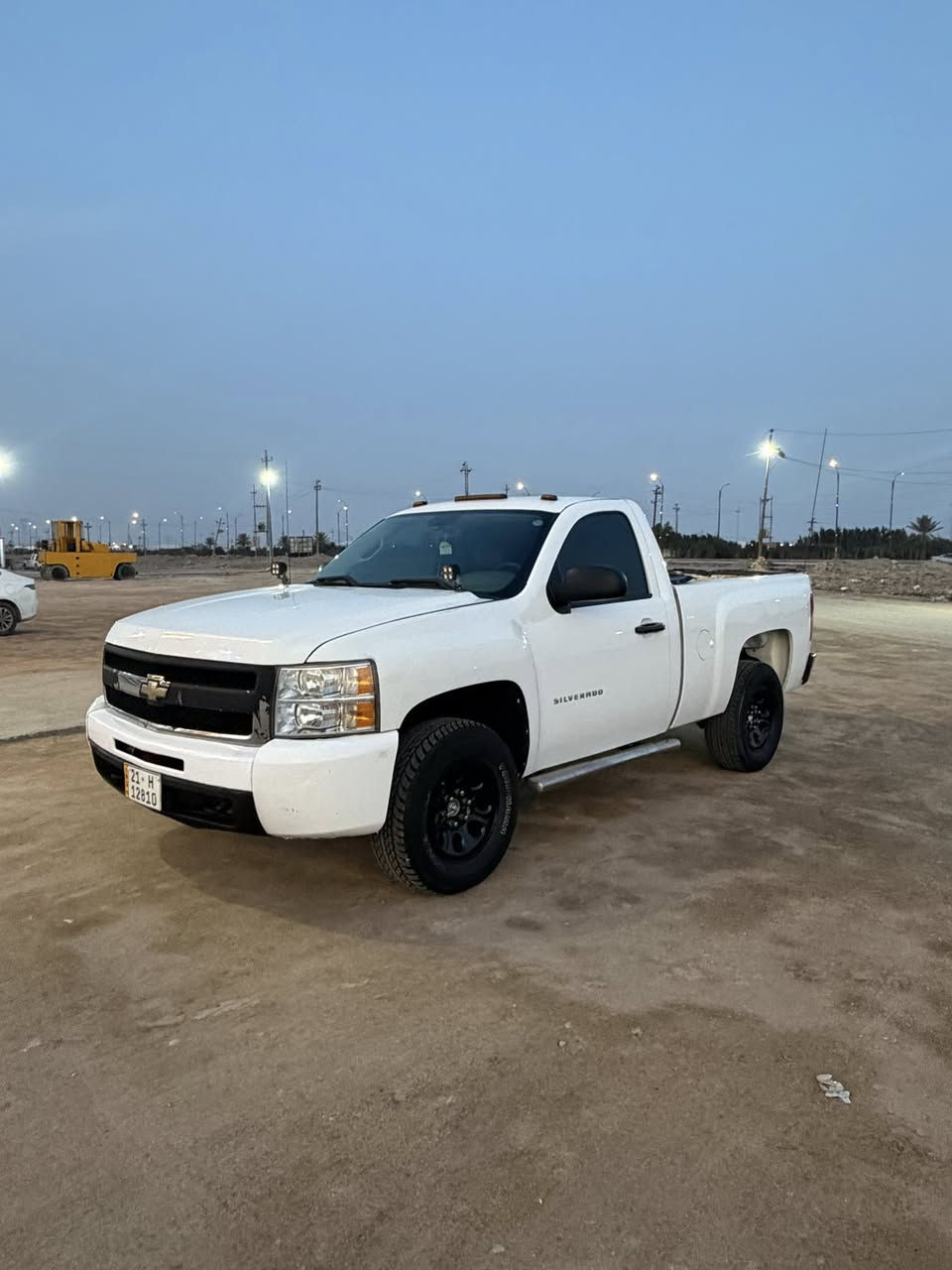 سلفرادو تك قمار ربع بدي 2011فورويل 8ستندر كفاله من ضربه وصبغ ***********
